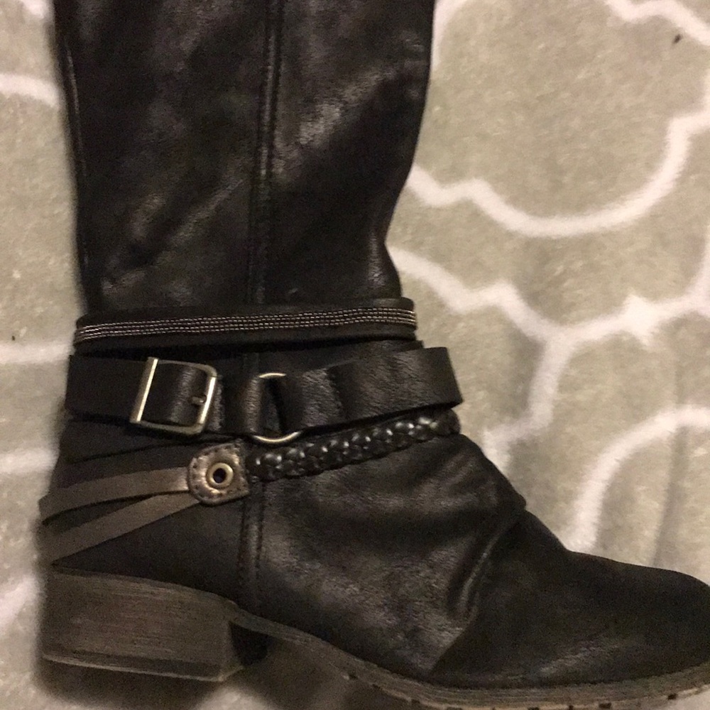 Boots - Picture 2 of 3